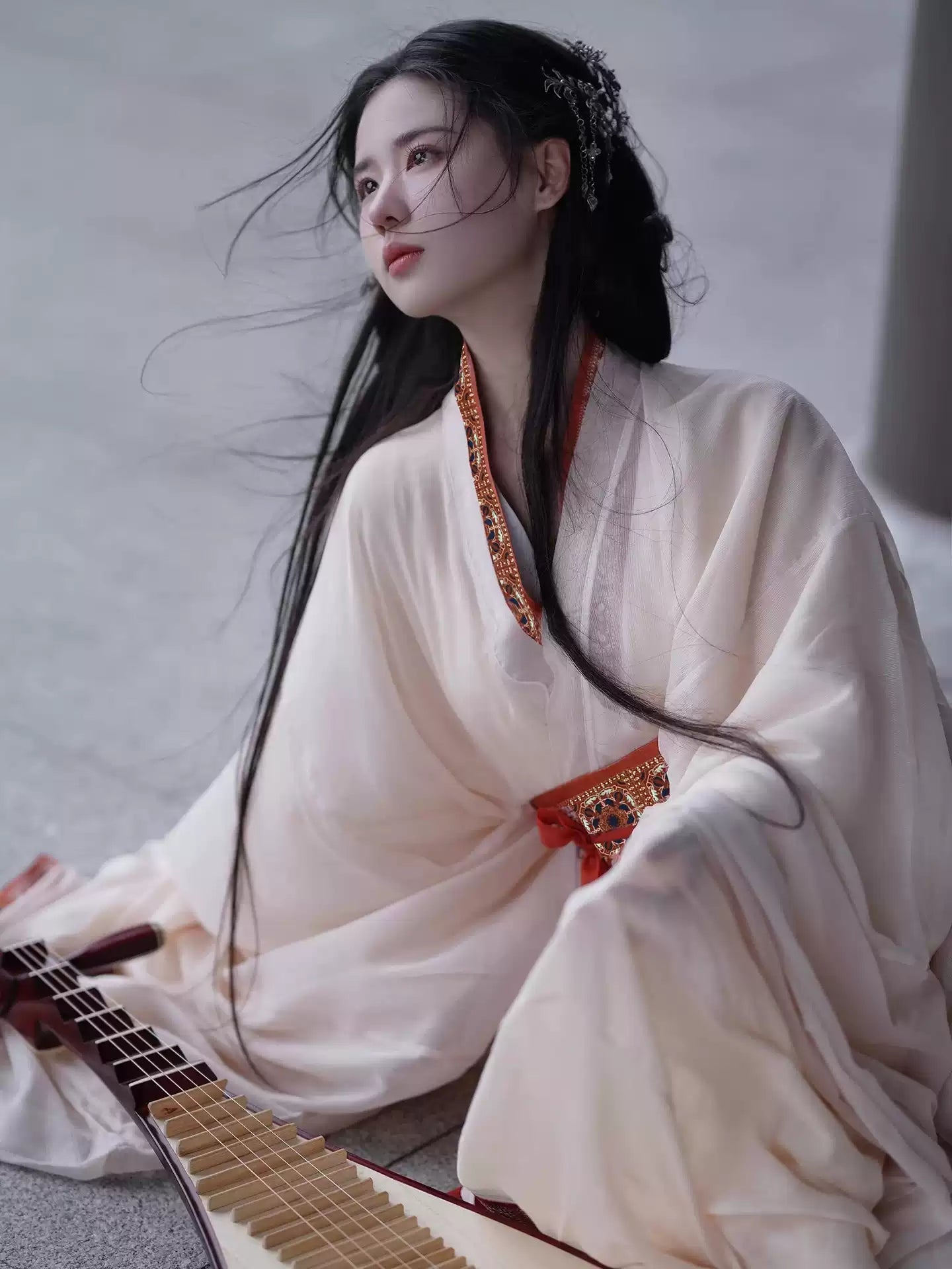 Off White Ethereal Flowing Long Sleeves Warring States Hanfu Robe -  Historical Reproduction Version