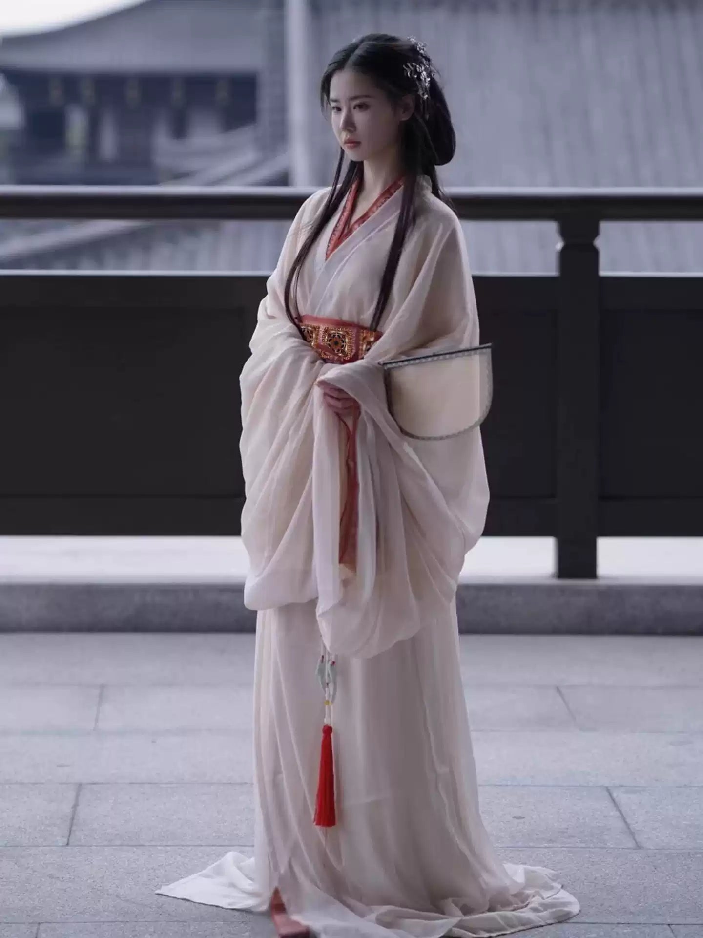 Off White Ethereal Flowing Long Sleeves Warring States Hanfu Robe -  Historical Reproduction Version